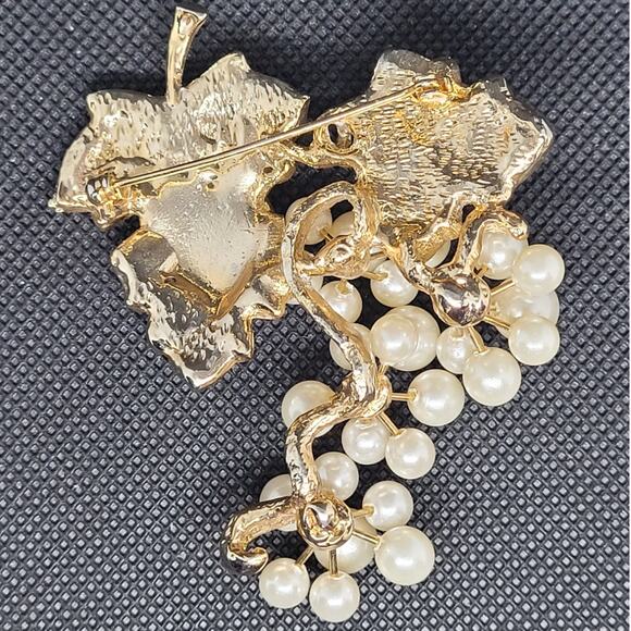 Glam Gold Tone Faux Pearl Crystal Grapevine Pin Chic Vintage Garden Party Vibes - Picture 3 of 11
